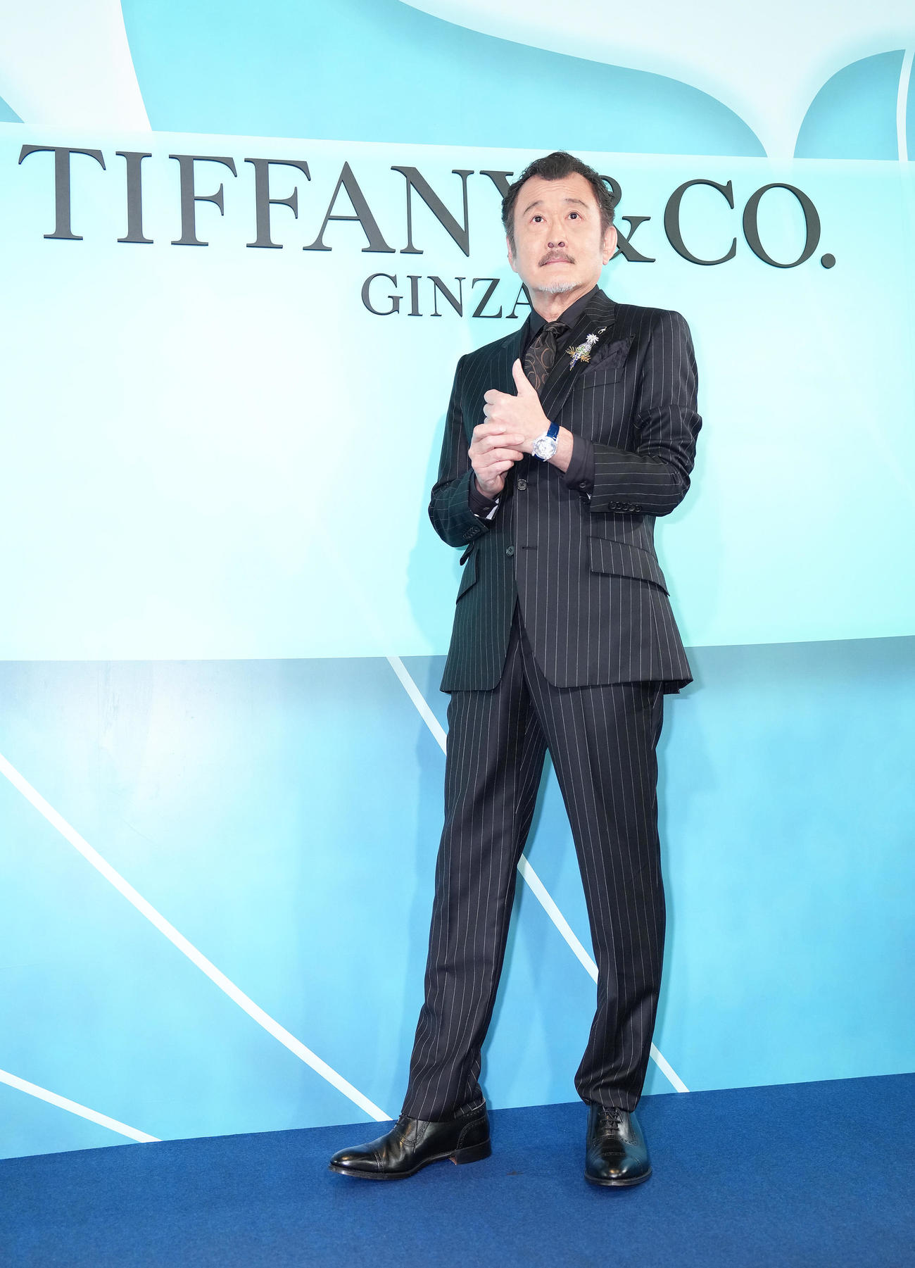 フォトコールに登場した吉田鋼太郎（撮影・足立雅史）