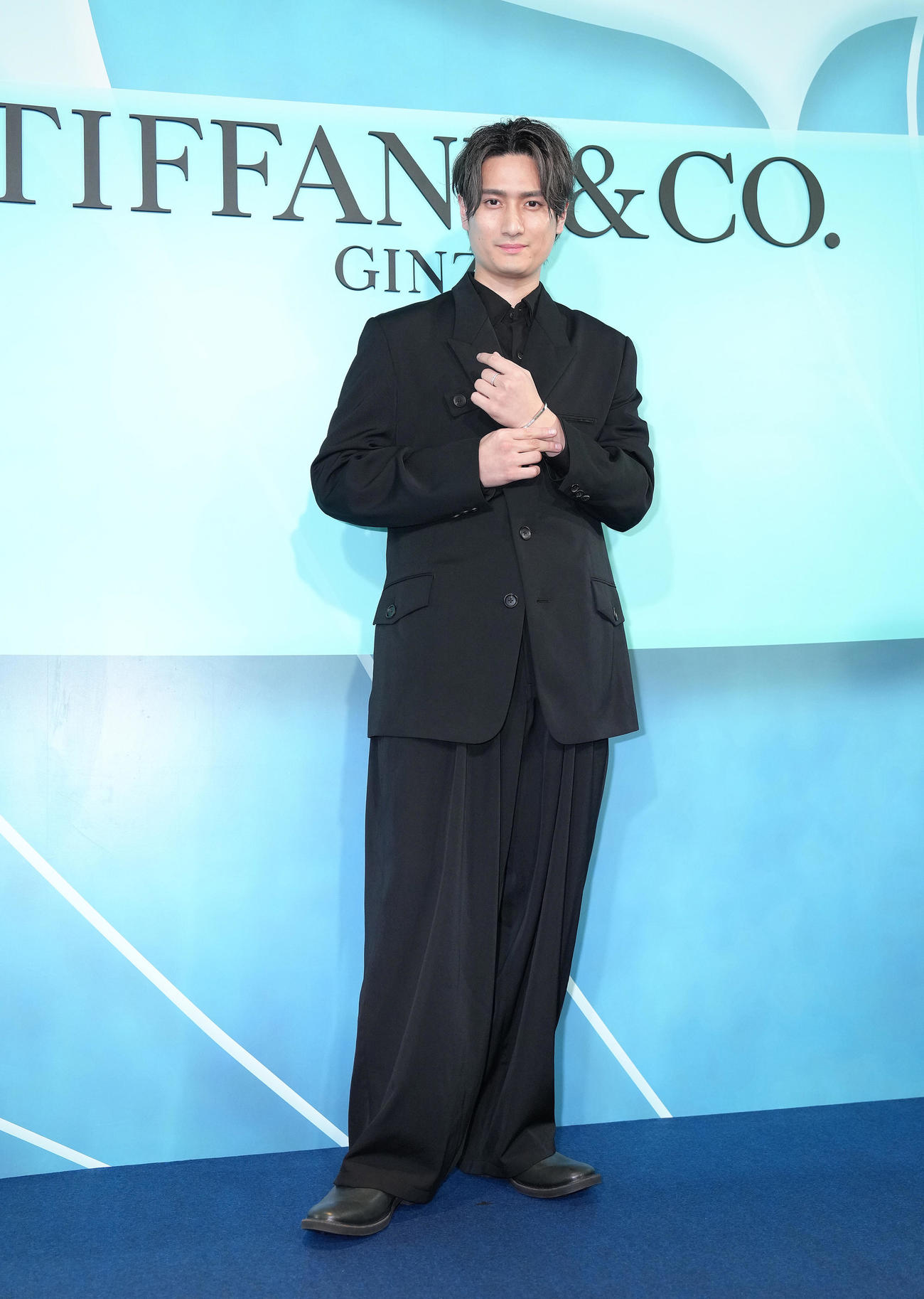 フォトコールに登場した中村隼人（撮影・足立雅史）