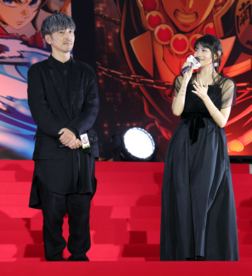 映画「劇場版「鬼滅の刃（やいば）」無限城編　第一章　猗窩座再来」萬来祈願イベントに登壇した櫻井孝宏（左）と早見沙織（撮影・山本朝陽）