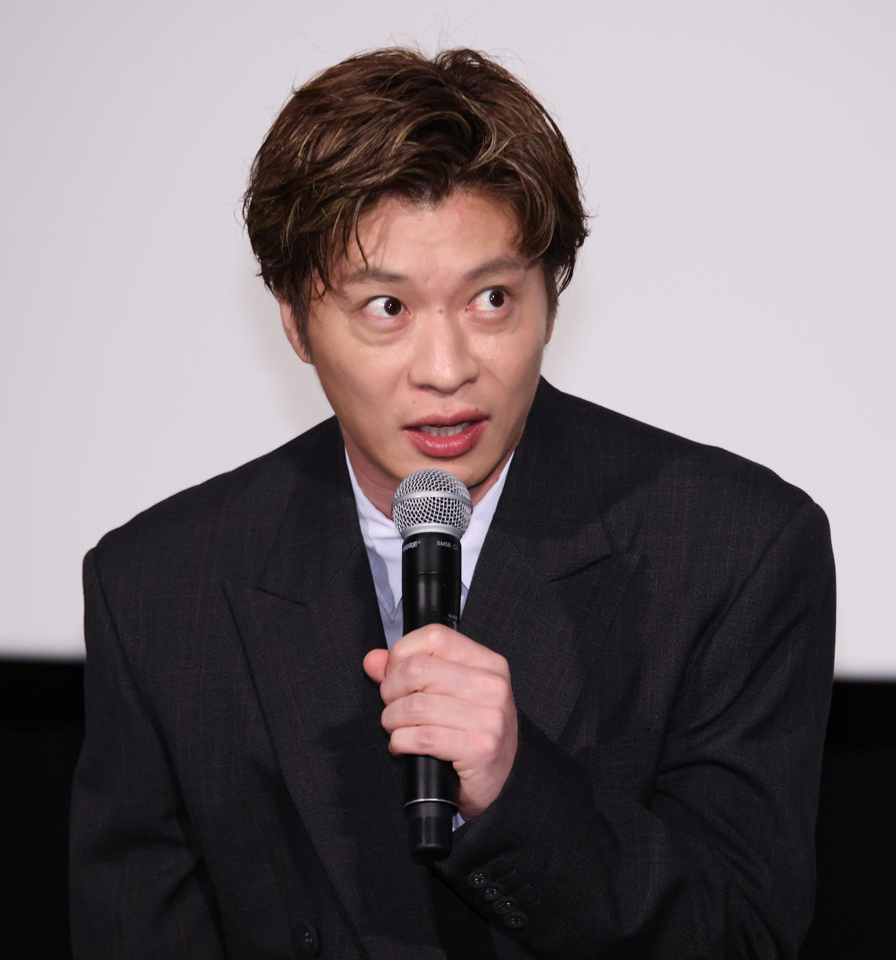 「三谷幸喜『おい、太宰』劇場版」公開記念舞台あいさつを行った田中圭（撮影・中島郁夫）