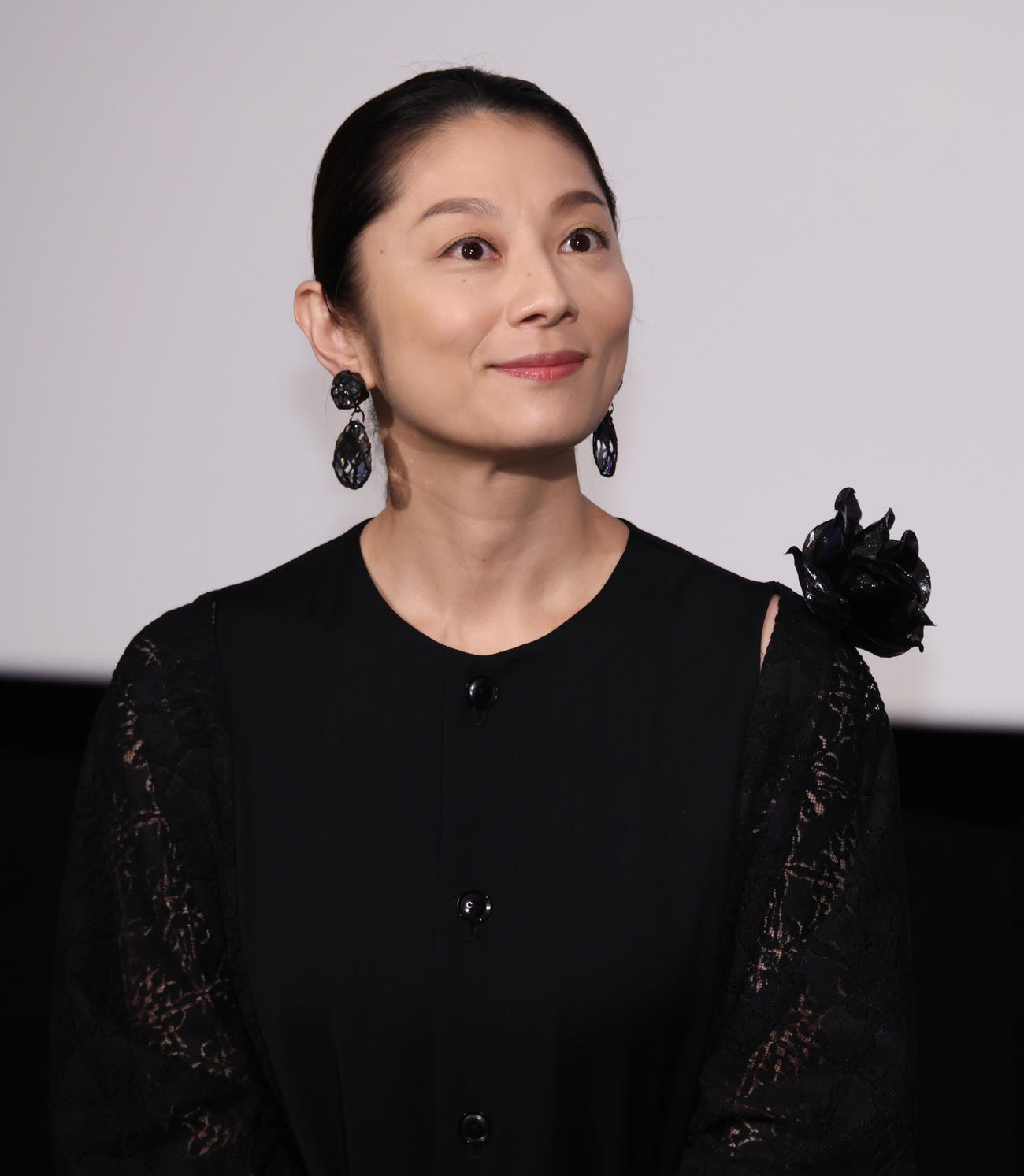 「三谷幸喜『おい、太宰』劇場版」公開記念舞台あいさつを行った小池栄子（撮影・中島郁夫）
