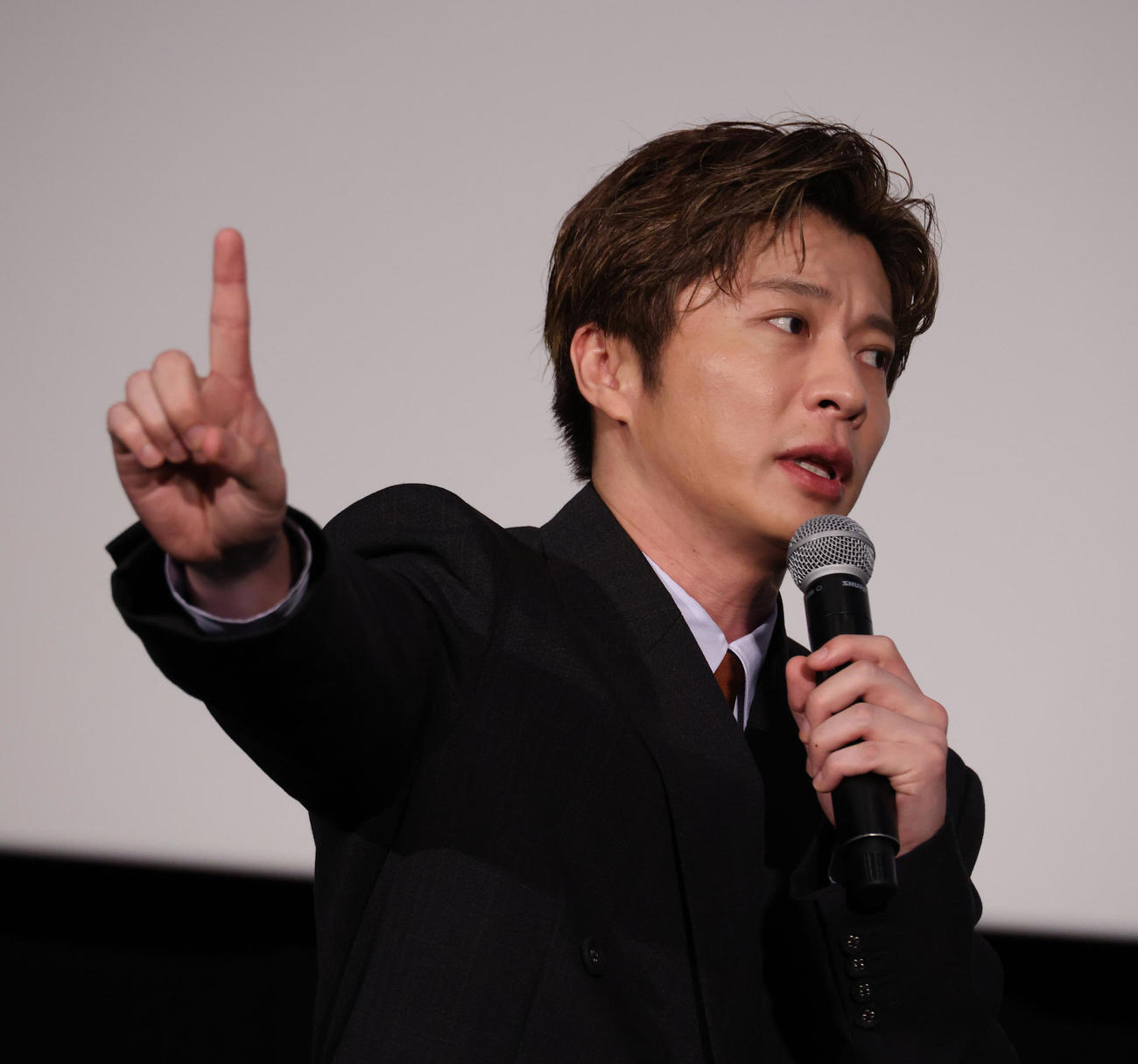 「三谷幸喜『おい、太宰』劇場版」公開記念舞台あいさつを行った田中圭（撮影・中島郁夫）