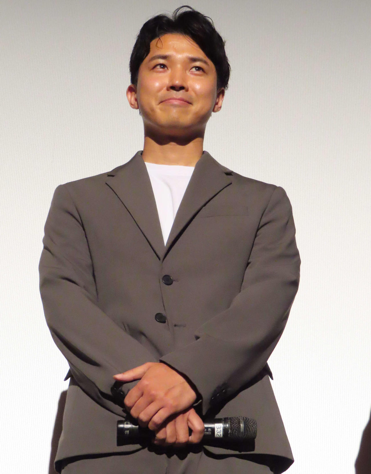 映画「囁きの河」公開記念舞台あいさつに出席した渡辺裕太