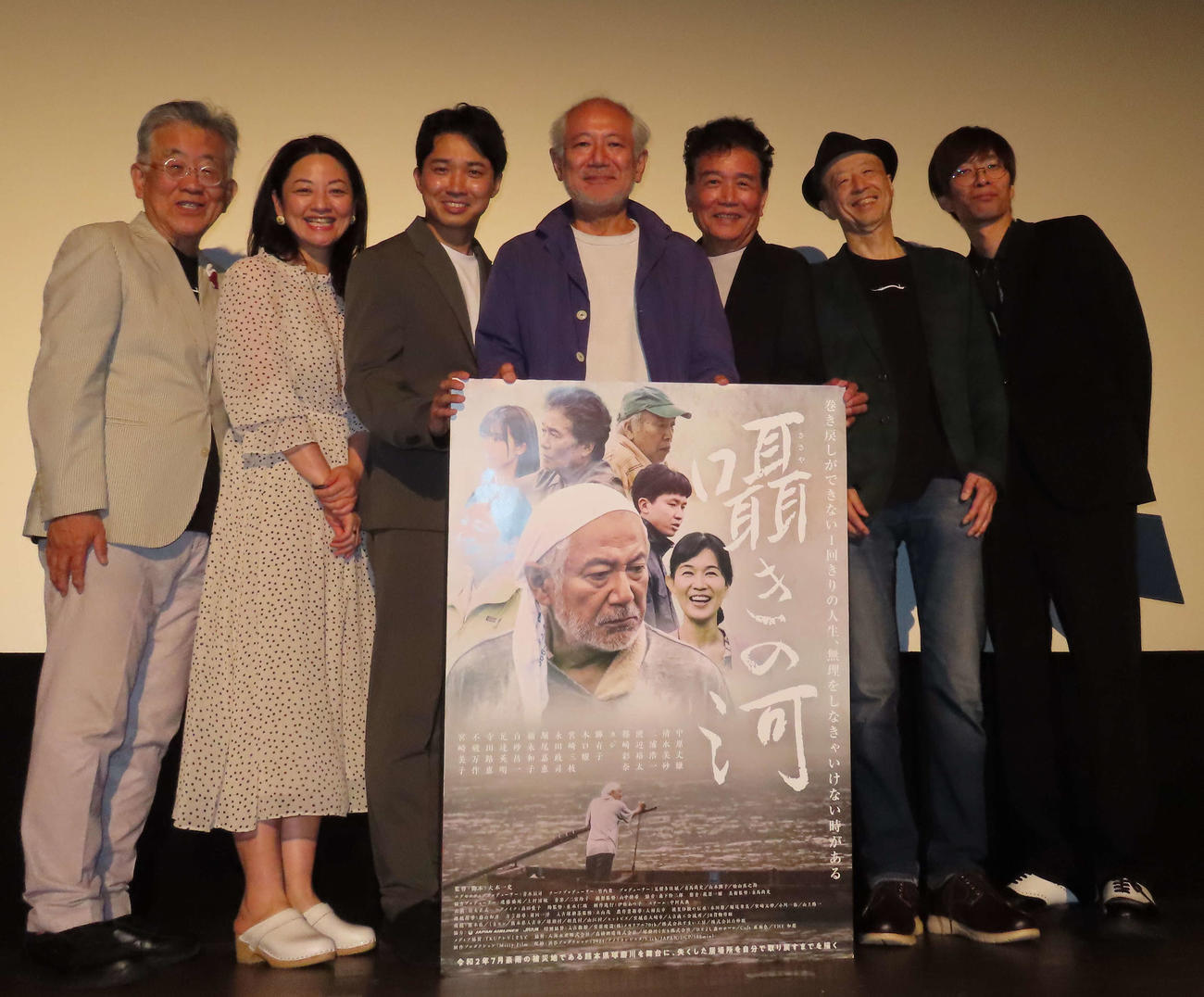 映画「囁きの河」公開記念舞台あいさつに出席した、左から青木辰司さん、輝有子、渡辺裕太、中原丈雄、三浦浩一、大木一史監督、カジ