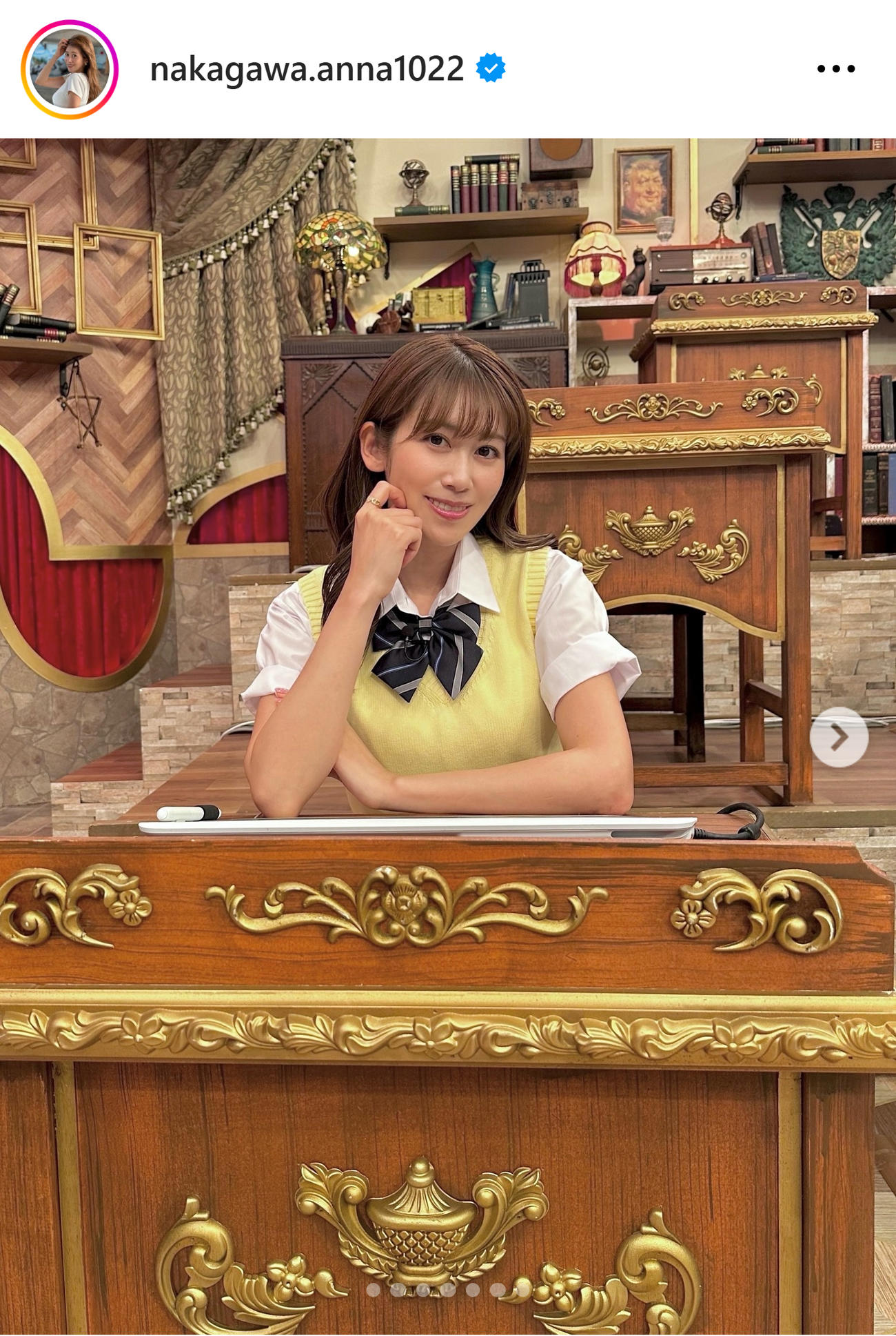 制服姿の中川安奈（中川安奈のインスタグラムから）