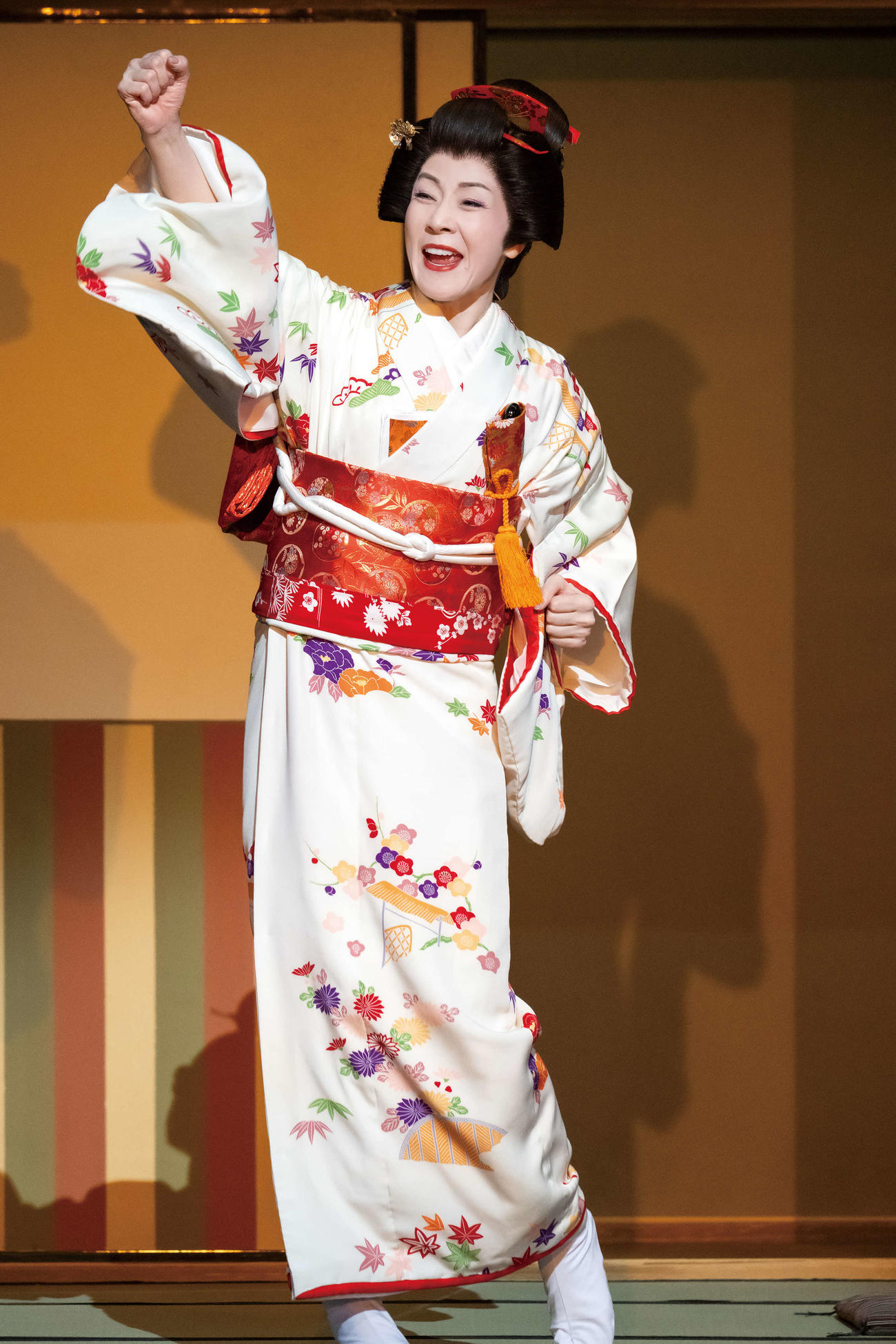 「デビュー60周年記念　五木ひろし特別公演」で熱演する坂本冬美（写真提供　新歌舞伎座（C）田中聖太郎）