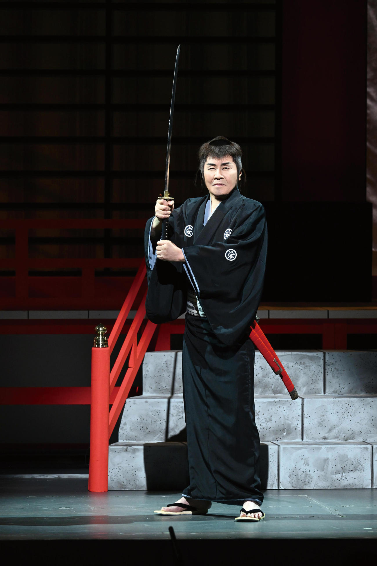「デビュー60周年記念　五木ひろし特別公演」で熱演する五木ひろし（新歌舞伎座提供）（C）田中聖太郎
