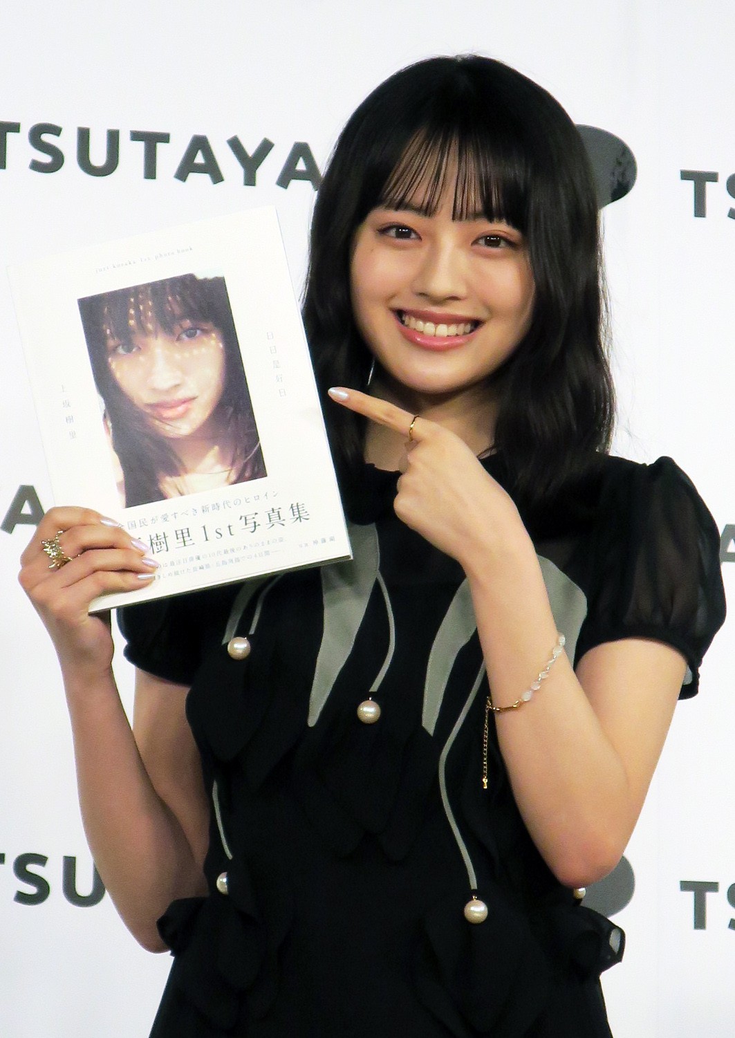 ファースト写真集「日日是好日」刊行記念取材会を行った上坂樹里