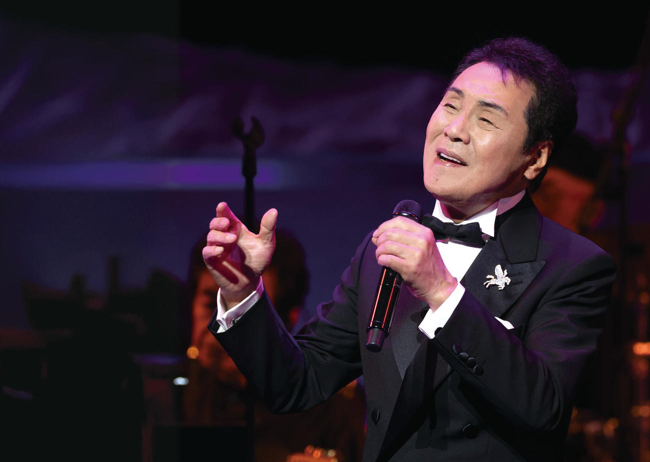 「デビュー60周年記念　五木ひろし特別公演」で熱唱する五木ひろし（新歌舞伎座提供）（C）田中聖太郎
