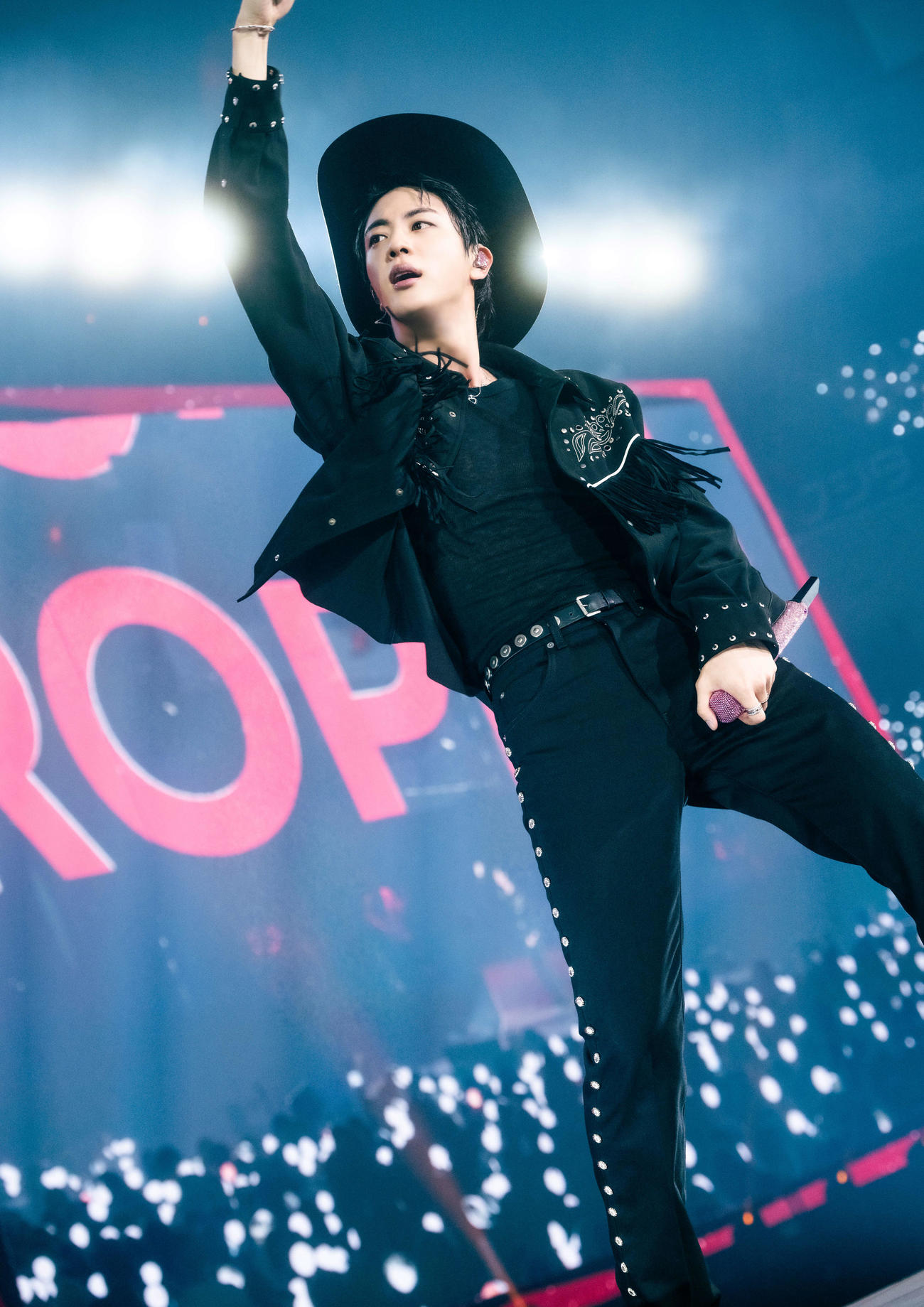 初の単独ファンコンサートツアー「♯RUNSEOKJIN＿EP．TOUR」で熱唱するBTSのJIN（P）＆（C）BIGHIT MUSIC