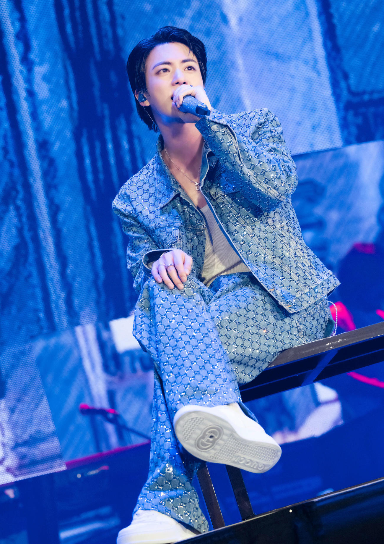 初の単独ファンコンサートツアー「♯RUNSEOKJIN＿EP．TOUR」で熱唱するBTSのJIN（P）＆（C）BIGHIT MUSIC