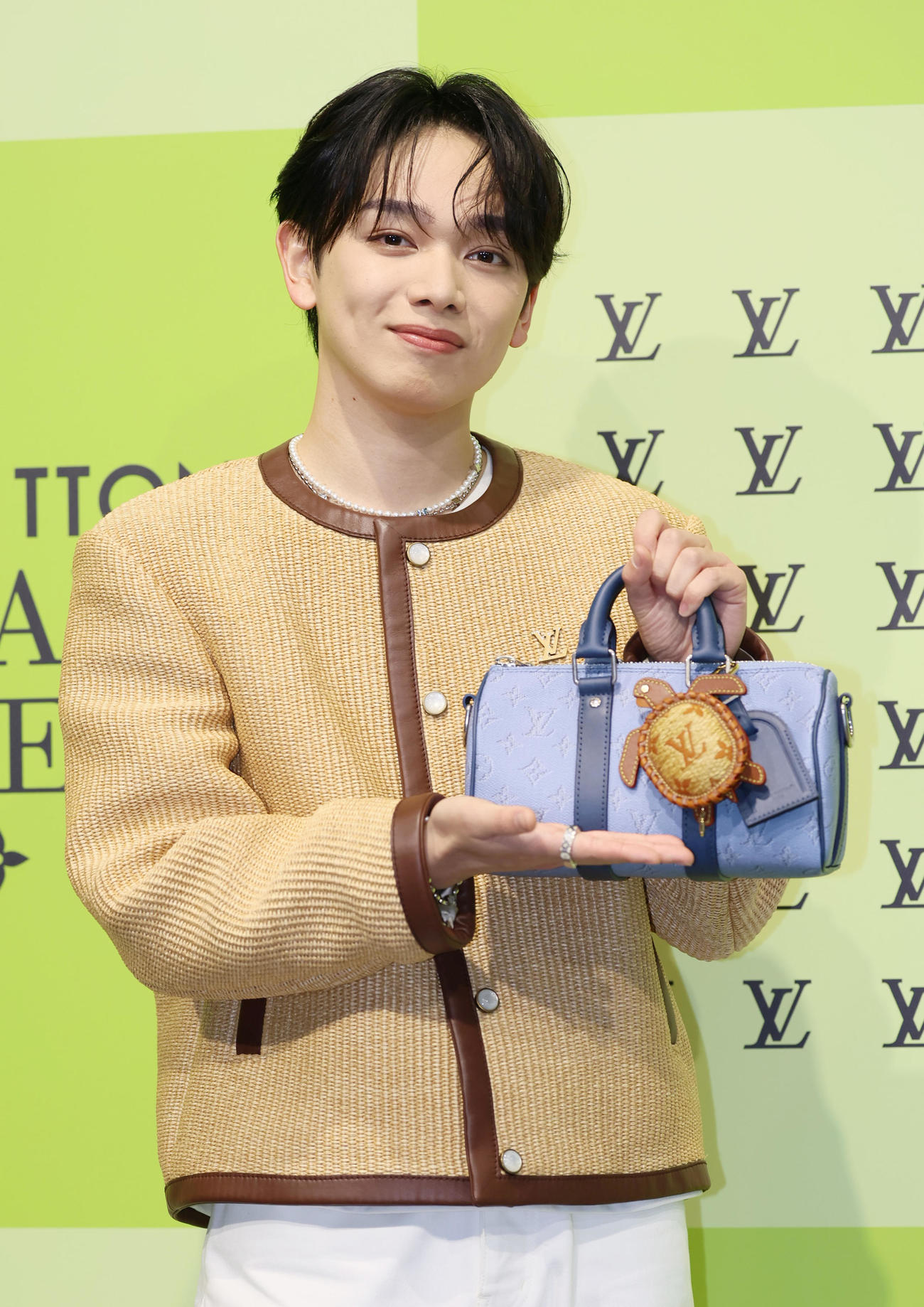 フォトコールに登場した宮世琉弥（撮影・上山淳一）