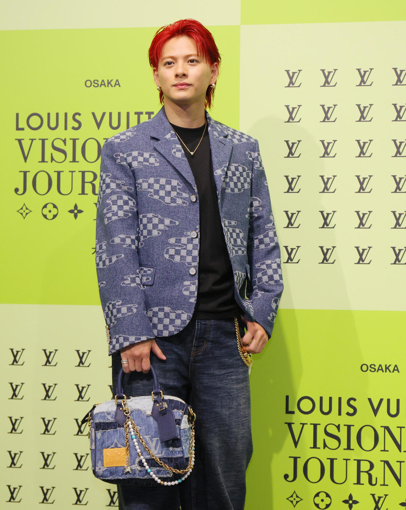フォトコールに登場し手を振るNumber＿iの平野紫耀（撮影・上山淳一）