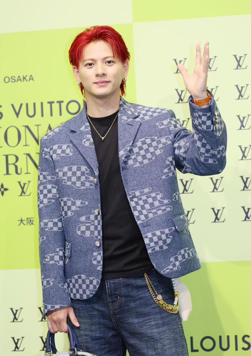 フォトコールに登場し手を振るNumber＿iの平野紫耀（撮影・上山淳一）