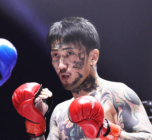 瓜田純士、伝説の暴走族総長だった父の死去を報告「この人を超えたくて真似ばかりしていた」 - 芸能 : 日刊スポーツ