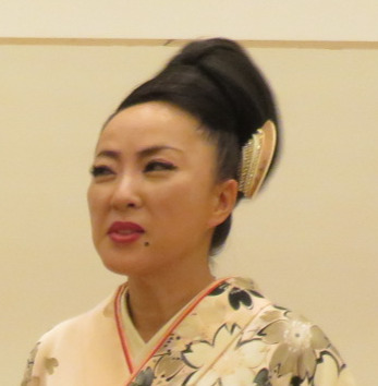 坂本冬美公認のものまねタレントの坂本冬休み（2024年11月撮影）