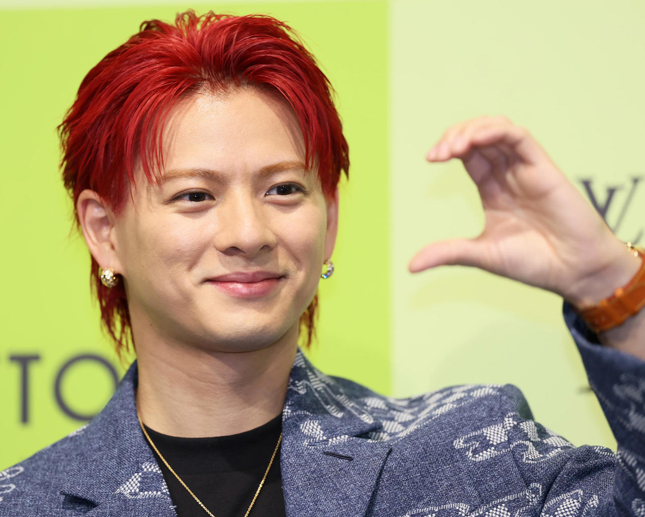 フォトコールでポーズをとるNumber＿iの平野紫耀（撮影・上山淳一）