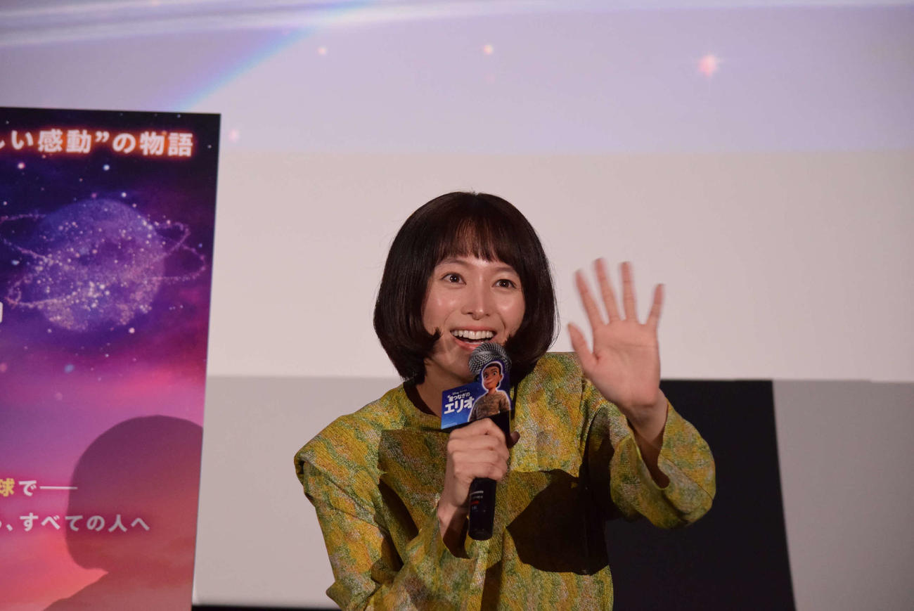「星つなぎのエリオ」の舞台あいさつに登壇した清野菜名（撮影・阪口孝志）