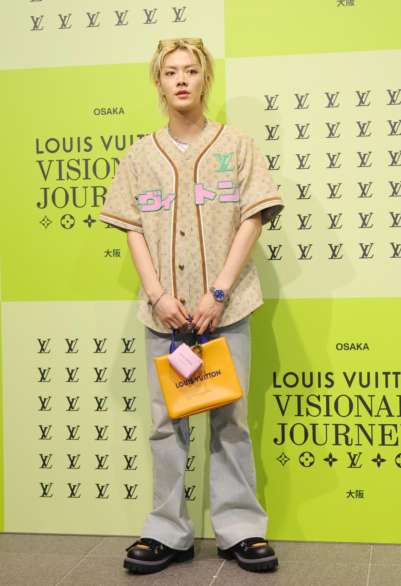 フォトコールに登場したYUTA（撮影・上山淳一）