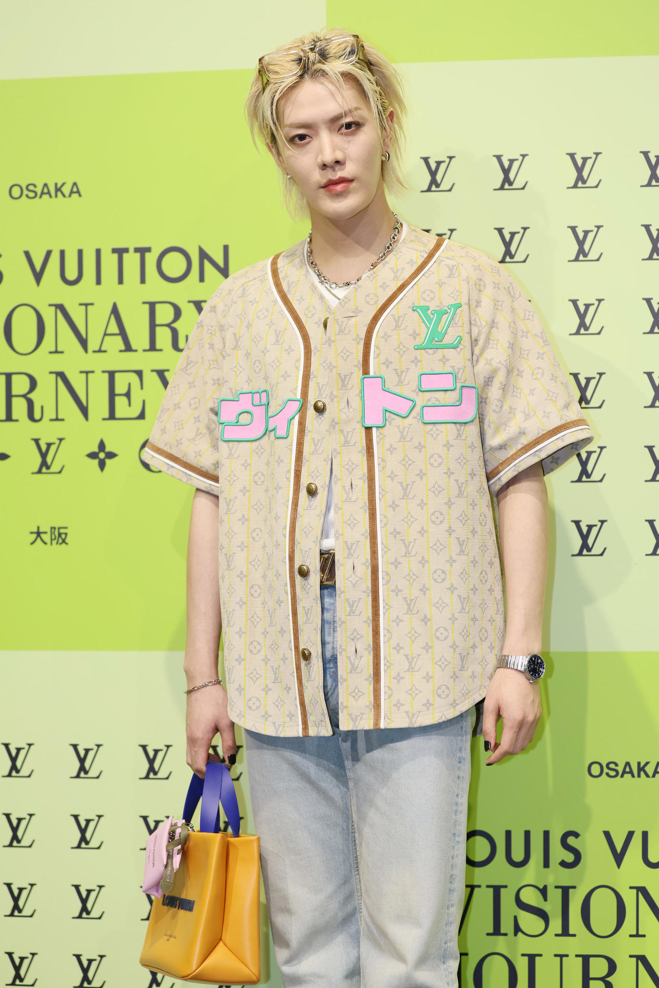 フォトコールに登場したYUTA（撮影・上山淳一）