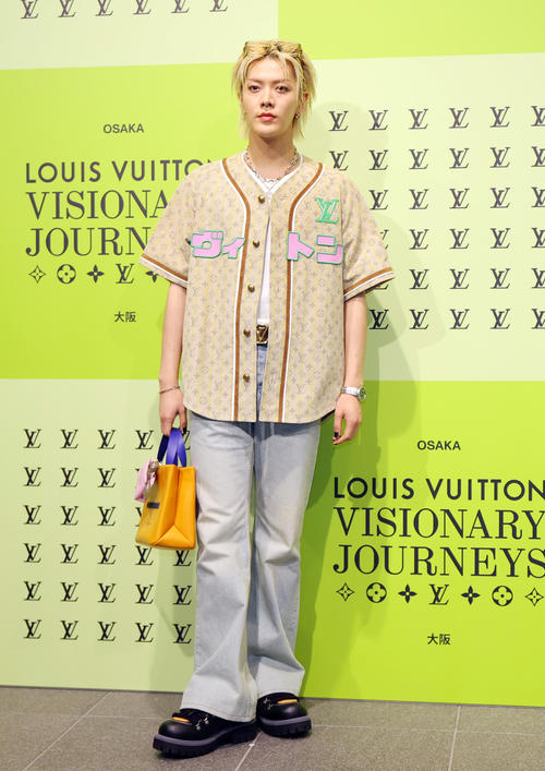 フォトコールに登場したYUTA（撮影・上山淳一）