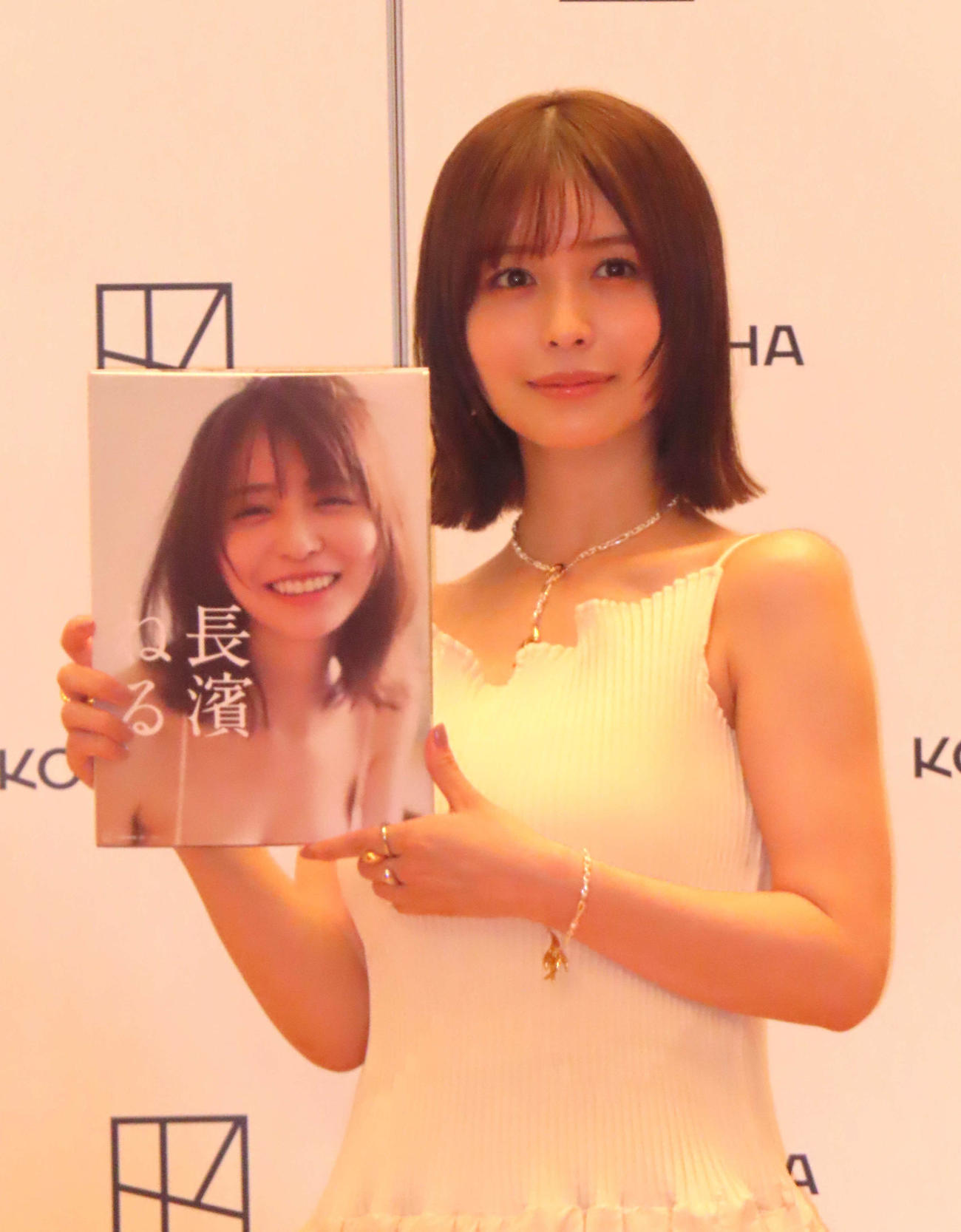 セカンド写真集「長濱ねる」発売記念会見に登壇した長濱ねる