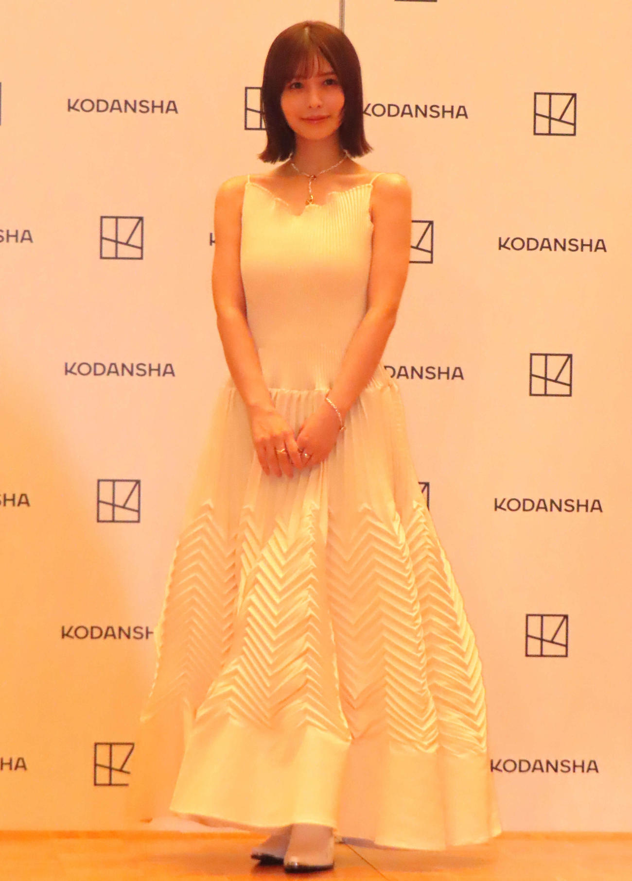 セカンド写真集「長濱ねる」発売記念会見に登壇した長濱ねる