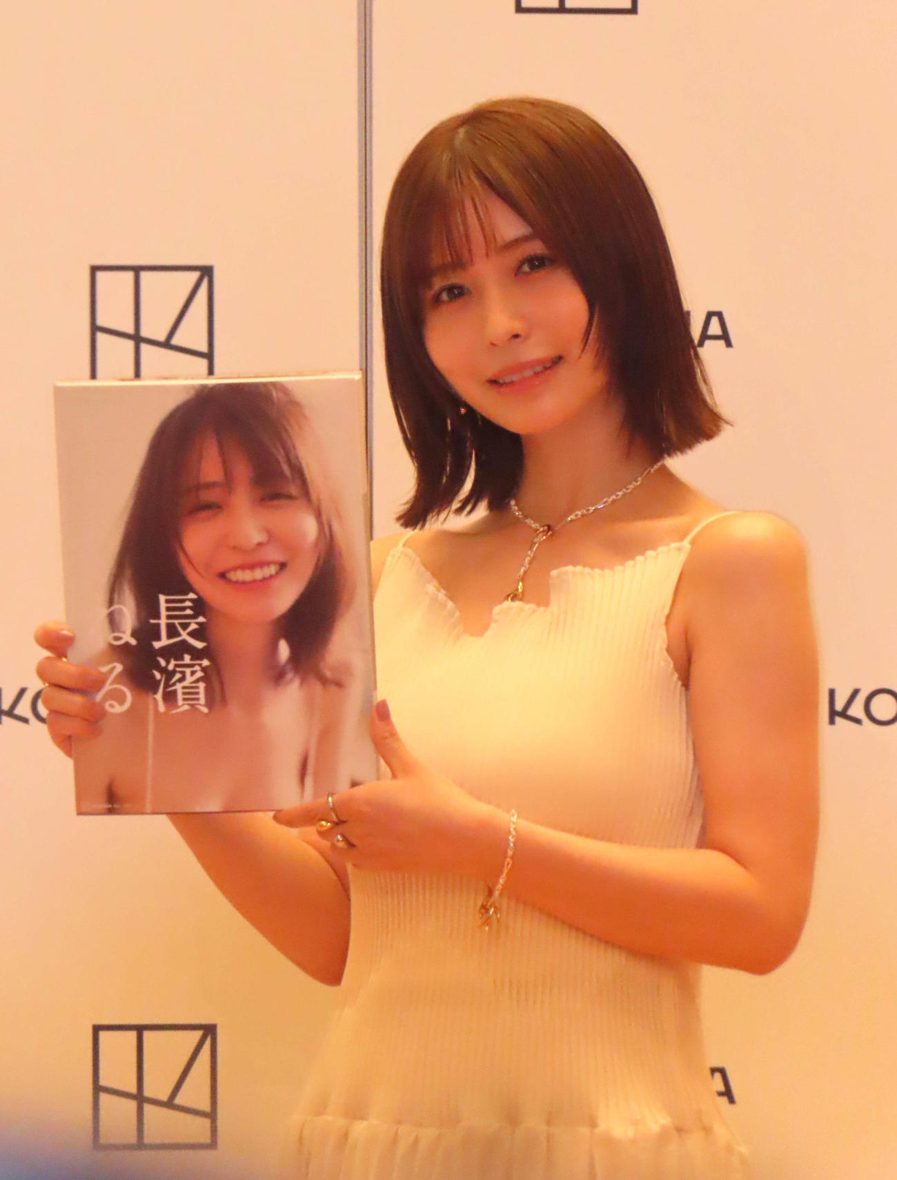 セカンド写真集「長濱ねる」発売記念会見に登壇した長濱ねる
