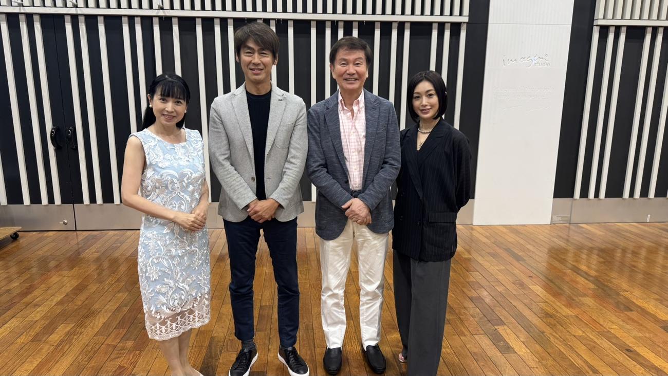 ラジオ収録に参加した、左から西村知美、藤倉尚ユニバーサルミュージック社長、森田健作、酒井法子