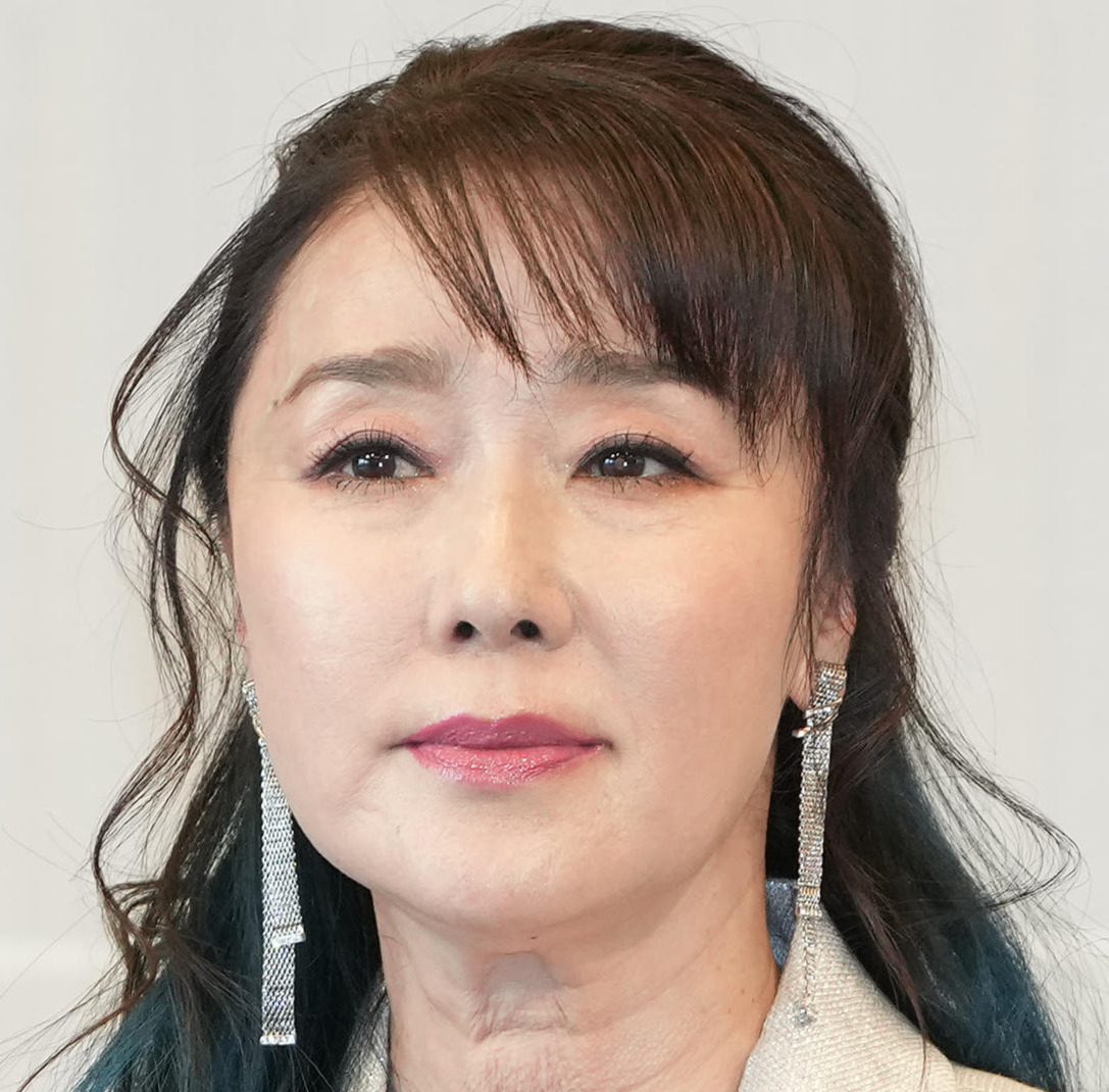 浅野ゆう子（2022年3月撮影）