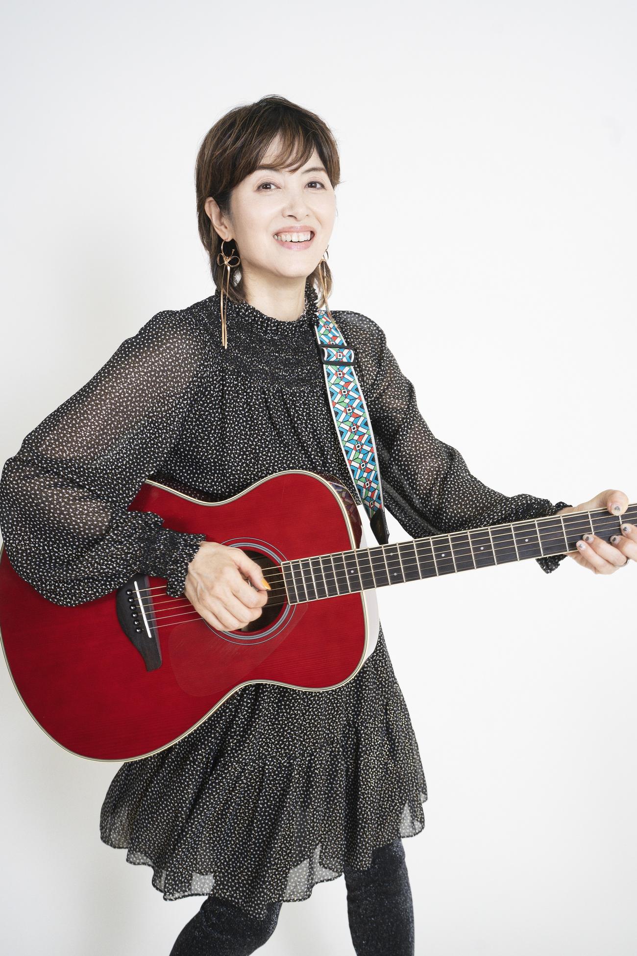 神宮球場に出演する荻野目洋子