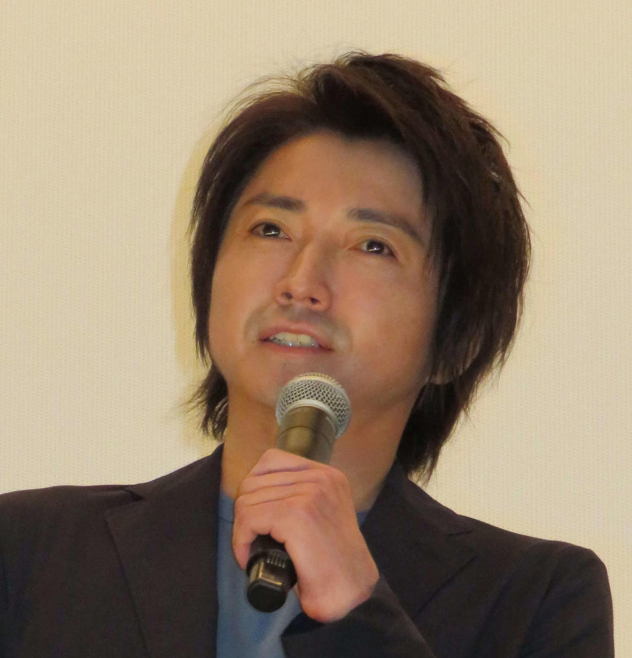 「さよなら丸の内TOEI」の一環として行われた主演映画「バトル・ロワイアル」上映前舞台あいさつに登壇した藤原竜也（撮影・村上幸将
