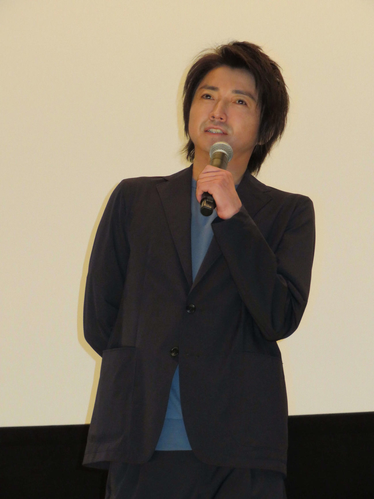 「さよなら丸の内TOEI」の一環として行われた主演映画「バトル・ロワイアル」上映前舞台あいさつに登壇した藤原竜也（撮影・村上幸将