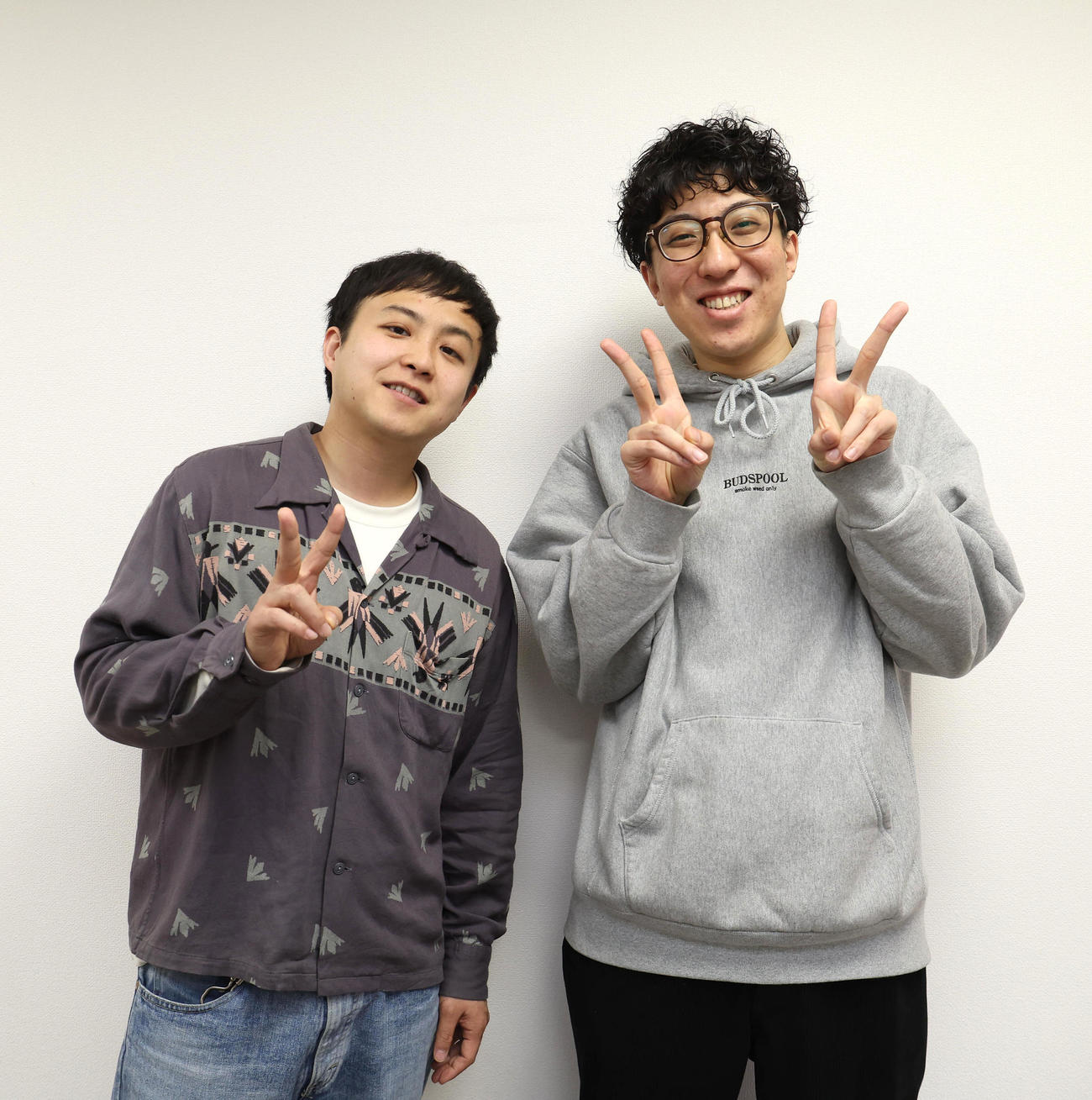 ポーズを決めるドーナツ・ピーナツ（2024年3月撮影）