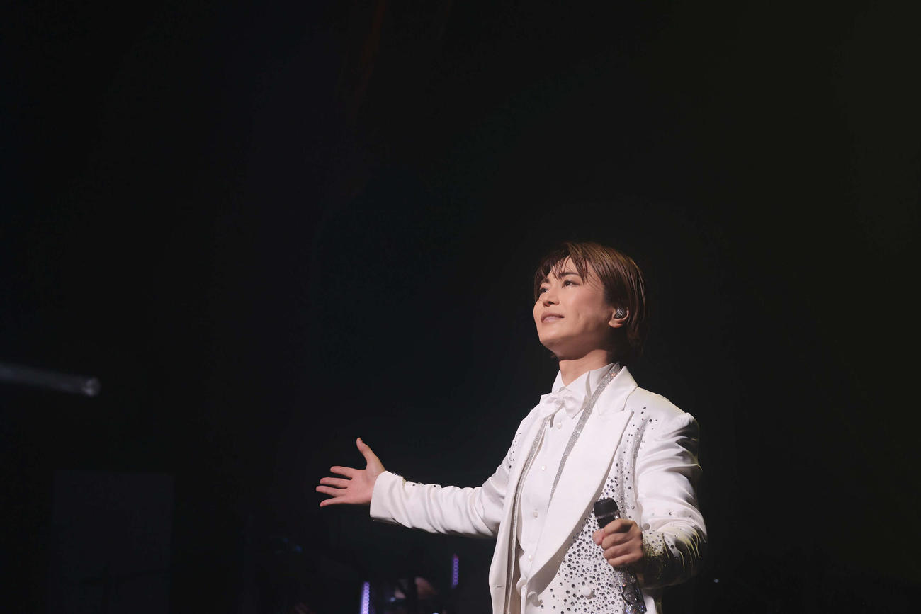 全国ツアー京都公演で新曲「白睡蓮」を初披露した氷川きよし