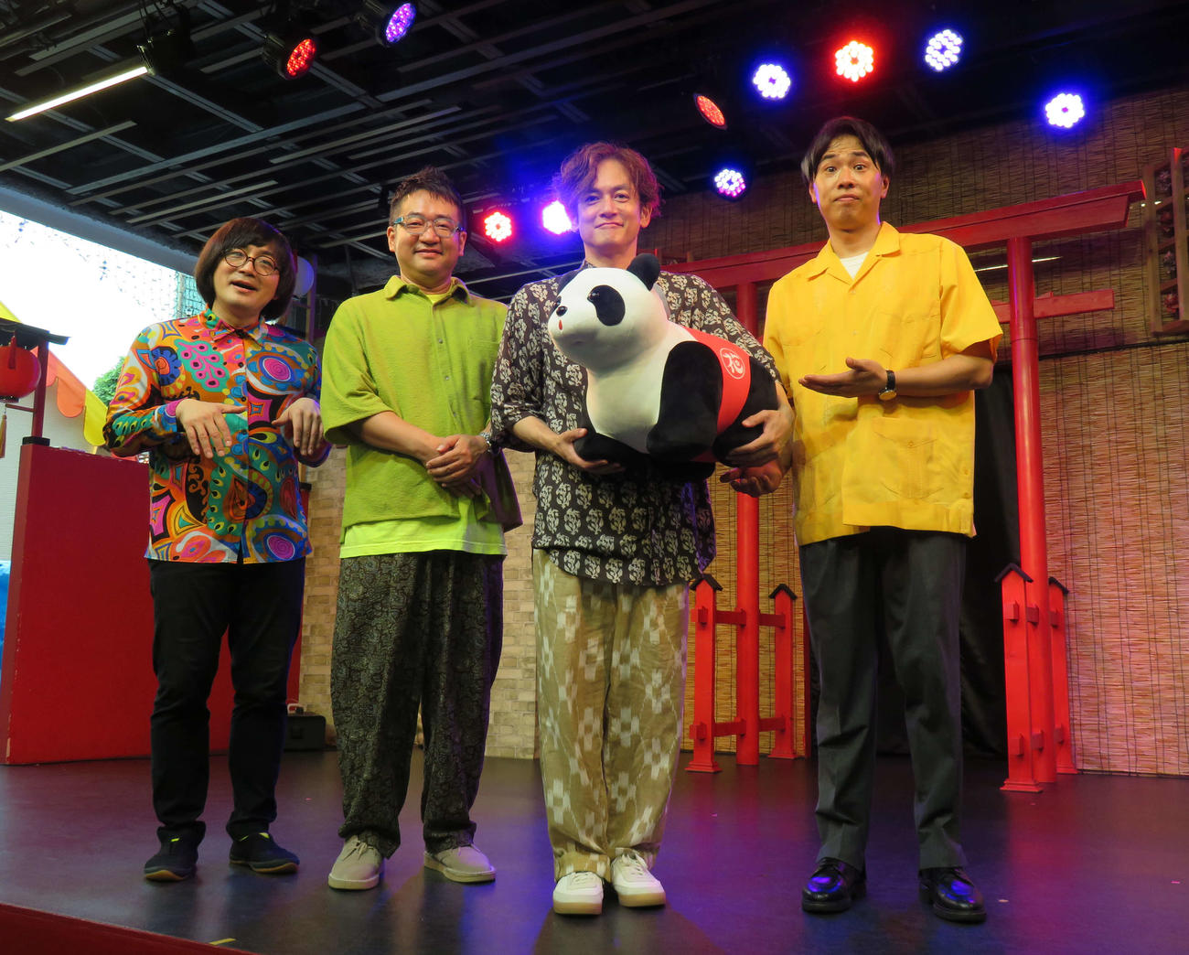 浅草花やしき「お化け屋敷～首づかの呪い～」オープニングセレモニーに登壇した、左から松原タニシ、なすなかにし中西茂樹と那須晃行、カナイ（撮影・村上幸将）