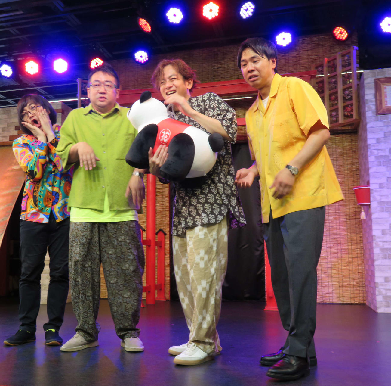 浅草花やしき「お化け屋敷～首づかの呪い～」オープニングセレモニーに登壇した、左から松原タニシ、なすなかにし中西茂樹と那須晃行、カナイ（撮影・村上幸将）