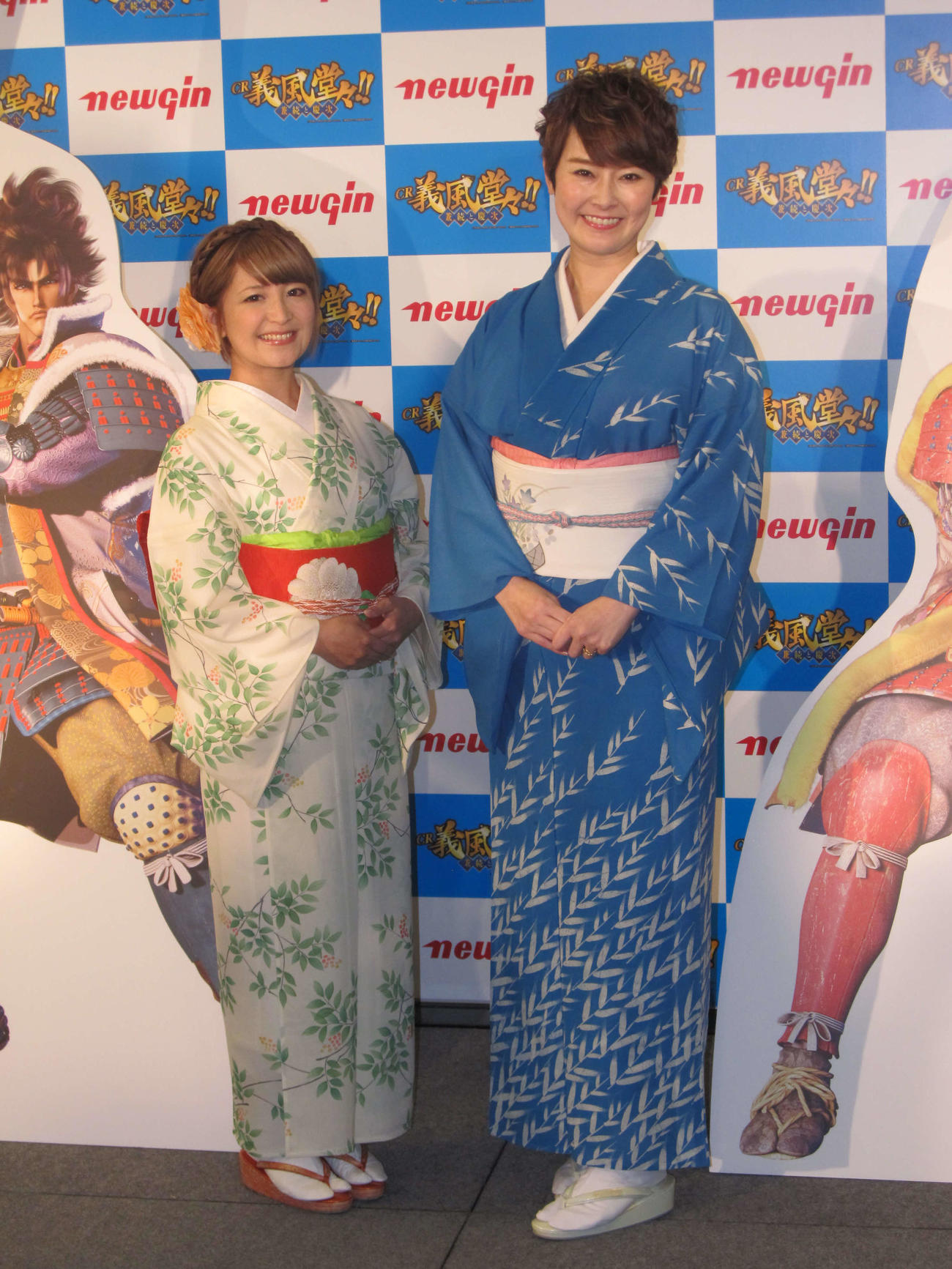 浴衣姿で登場した矢口真里（左）と遠野なぎこ（撮影・横山慧）