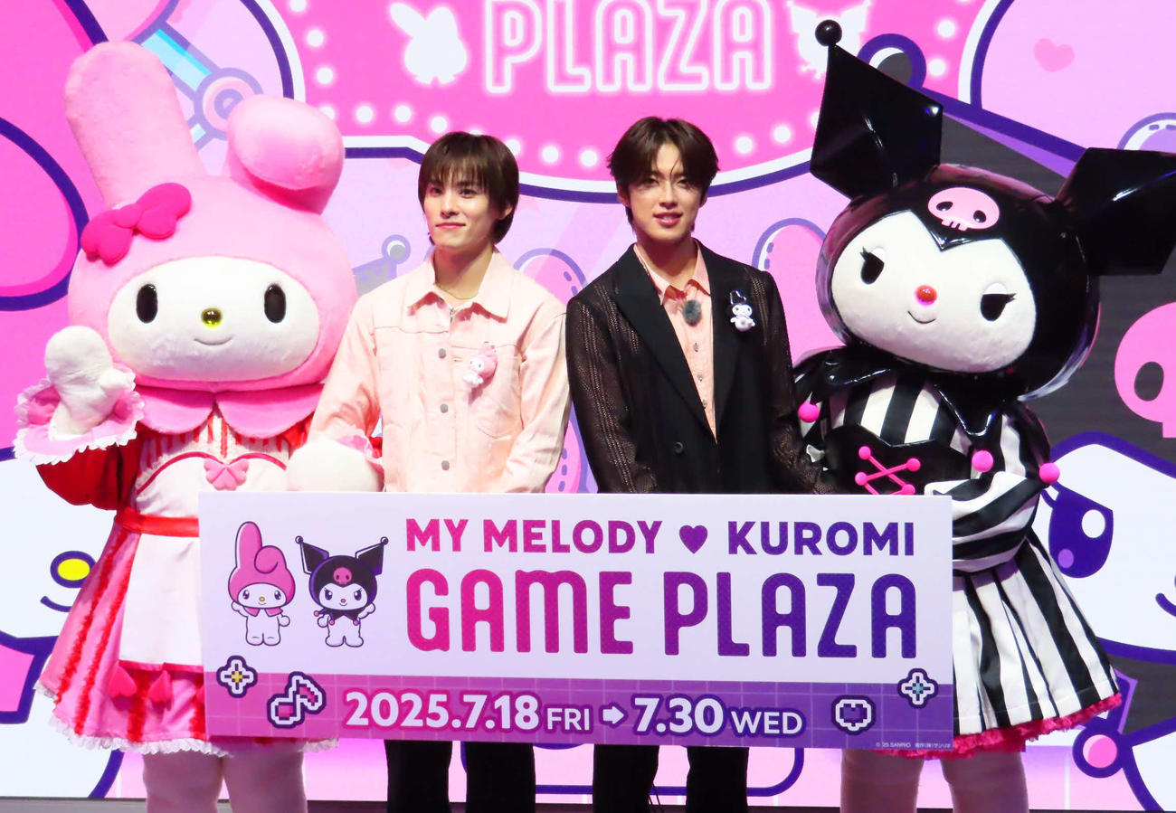 「MY MELODY KUROMI GAME PLAZA」プレス発表会に出席した、左からマイメロディ、川西拓実、河野純喜、クロミ