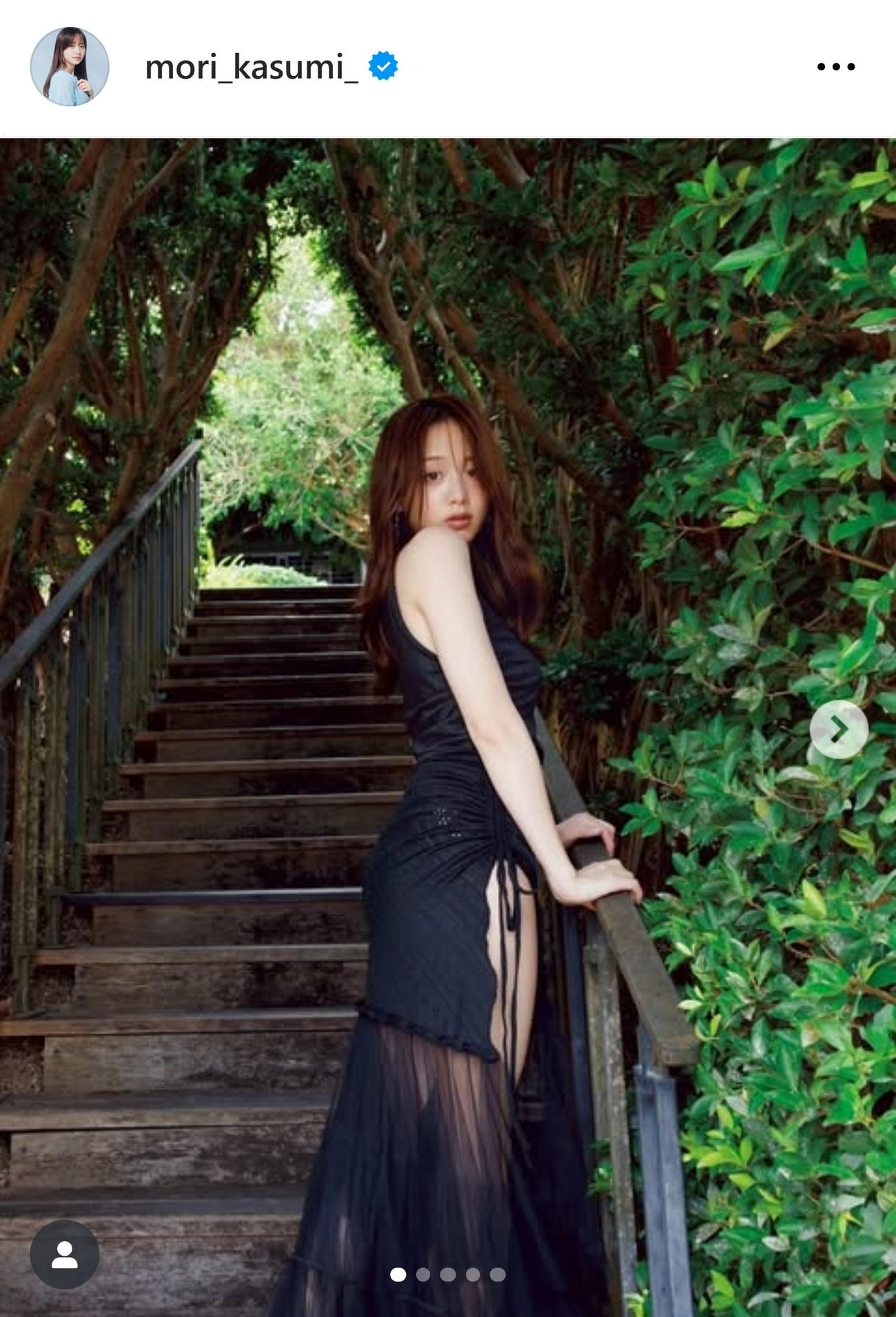 セクシーな黒ワンピ姿の森香澄（森香澄のインスタグラムから）