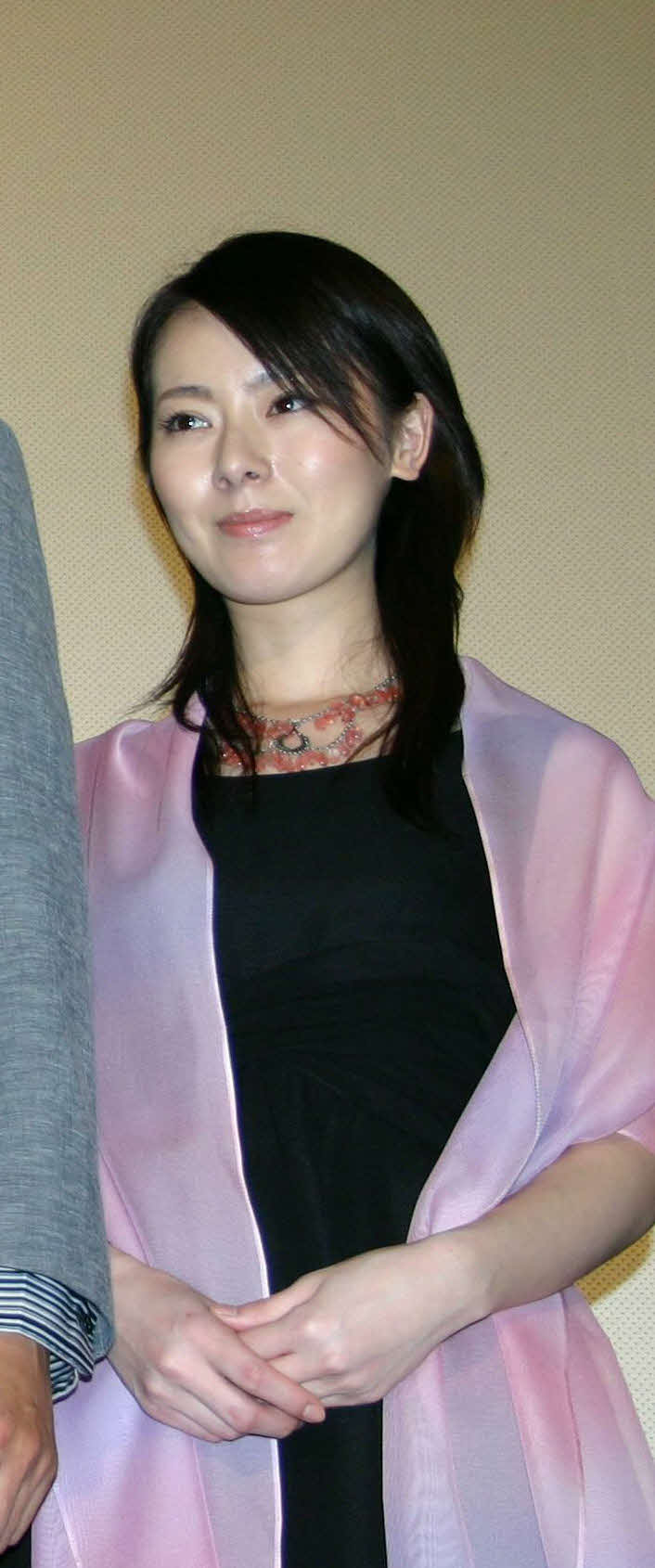映画「渋谷物語」の初日舞台あいさつに出席した遠野なぎこさん