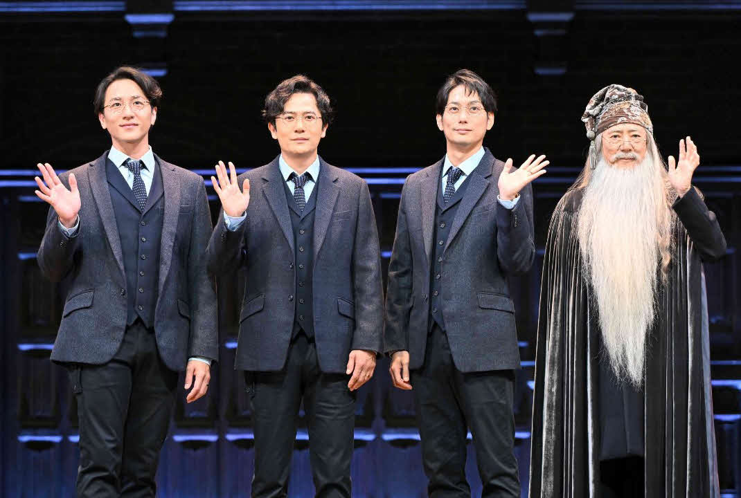 舞台「ハリー・ポッターと呪いの子」新キャスト会見で。左から、大貫勇輔、稲垣吾郎、平岡祐太、市村正親