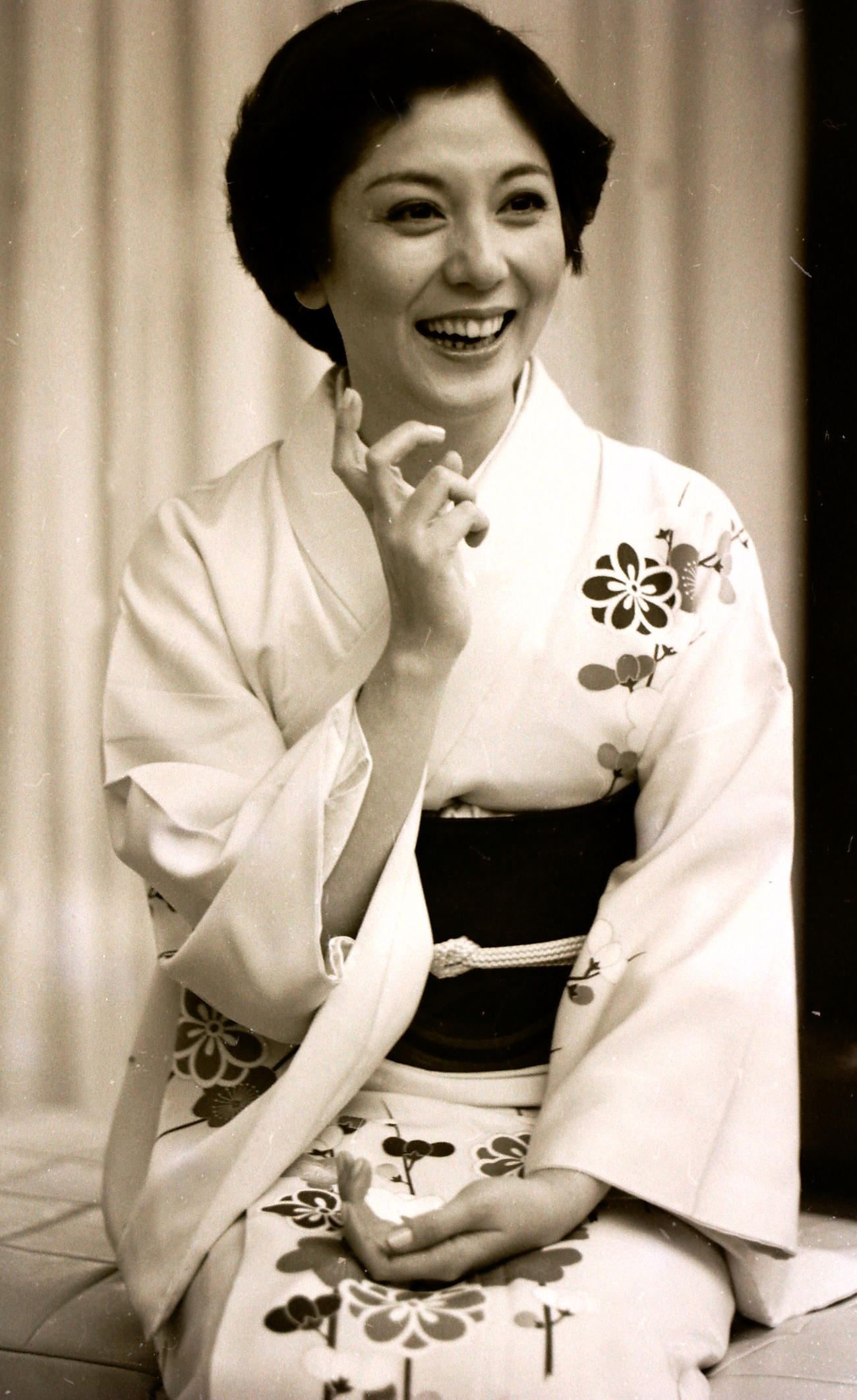 日本テレビ「ほんものは誰だ」レギュラー出演が決まった和泉雅子さん＝1977年1月29日