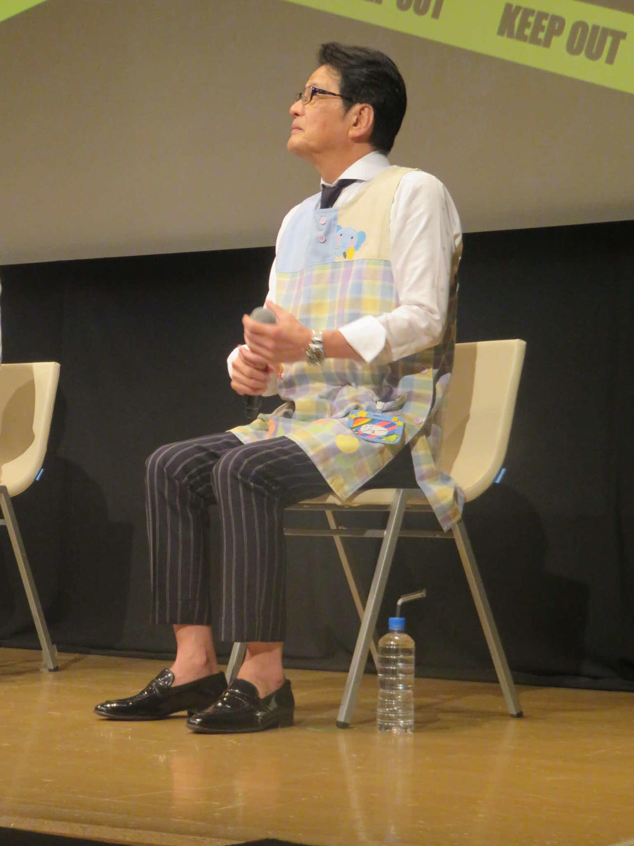 映画「室井慎次」のトークショーにエプロン姿で登場した亀山千広プロデューサー