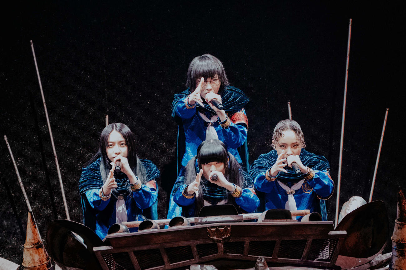 結成10周年記念公演「宣誓～個性や自由ではみ出し10年～」を行った新しい学校のリーダーズ（hiroyabrian氏撮影）