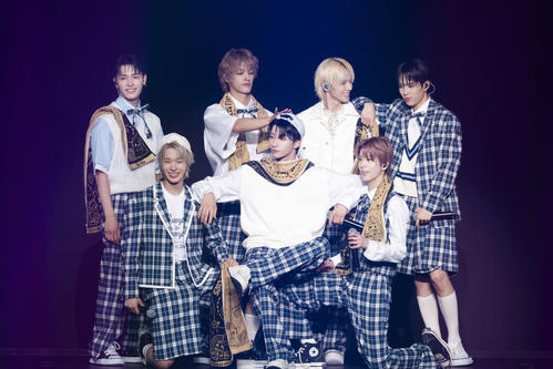 NEXZ初の武道館公演で号泣「ずっと夢見てきた」「これ以上の幸せない