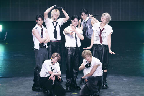 NEXZ初の武道館公演で号泣「ずっと夢見てきた」「これ以上の幸せない
