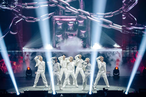 NEXZ初の武道館公演で号泣「ずっと夢見てきた」「これ以上の幸せない