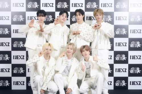 NEXZ初の武道館公演で号泣「ずっと夢見てきた」「これ以上の幸せない