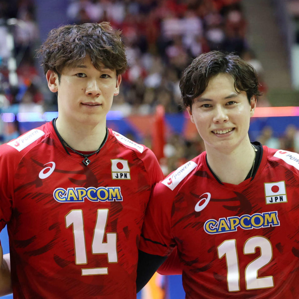 石川祐希（左）と高橋藍(2025年7月16日撮影）